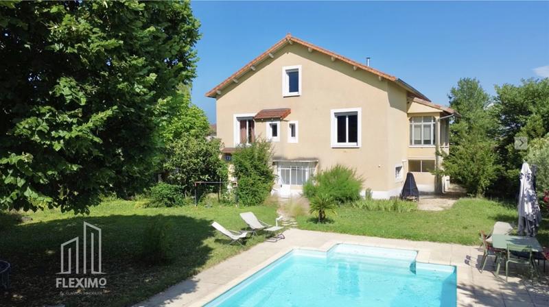 Maison - 245 m² - 8 pièces