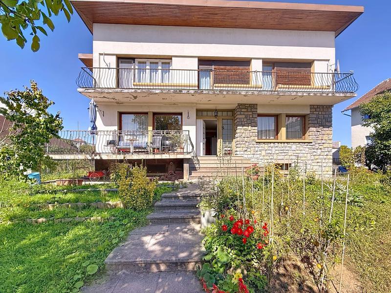 Maison - 240 m² - 10 pièces