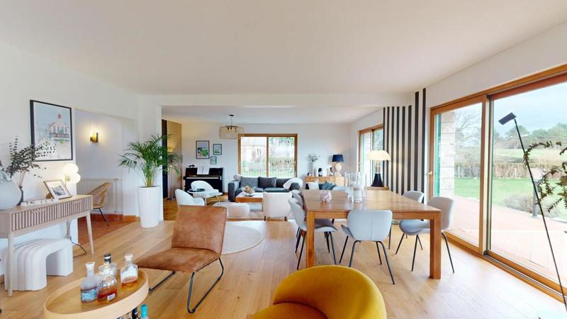 Maison traditionnelle - 276 m² - 8 pièces