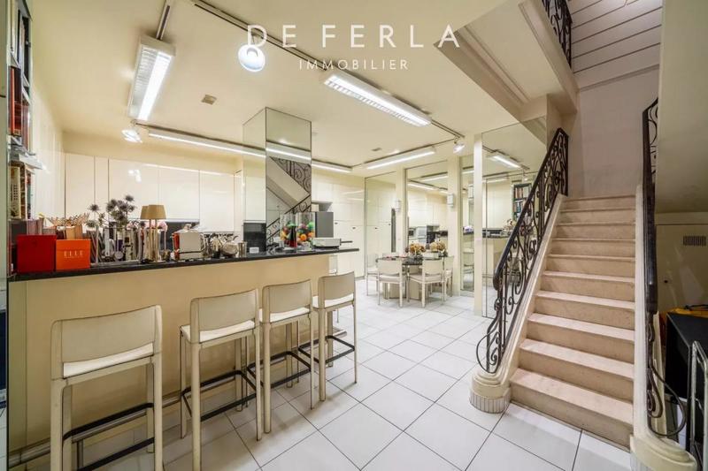 Appartement - 300 m² - 7 pièces