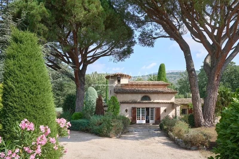 Maison - 232 m² - 9 pièces