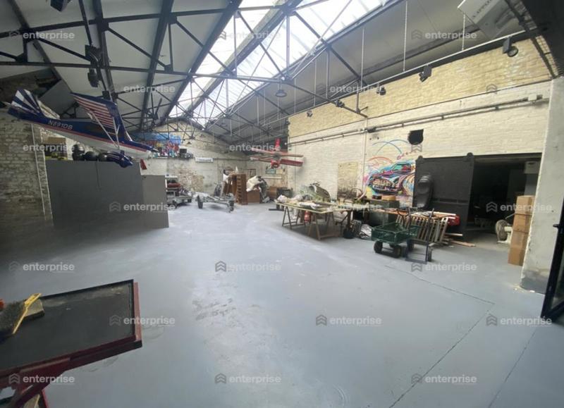 Local d'activité / Entrepôt - 420 m²