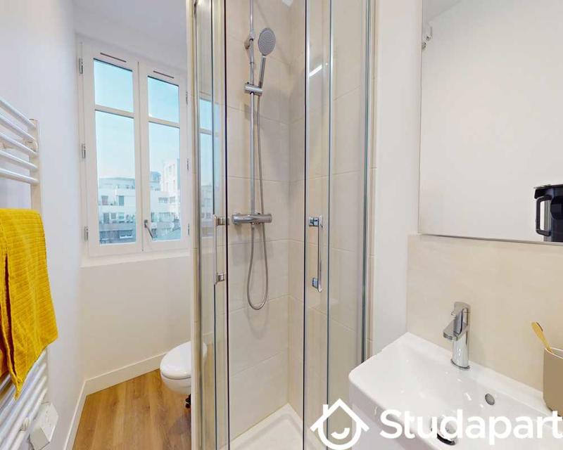 Chambre - 70 m² - 1 pièce