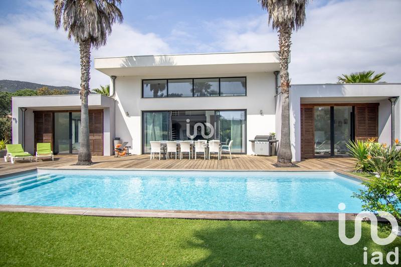 Maison - 213 m² - 5 pièces