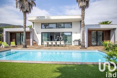 Maison - 213 m² - 5 pièces