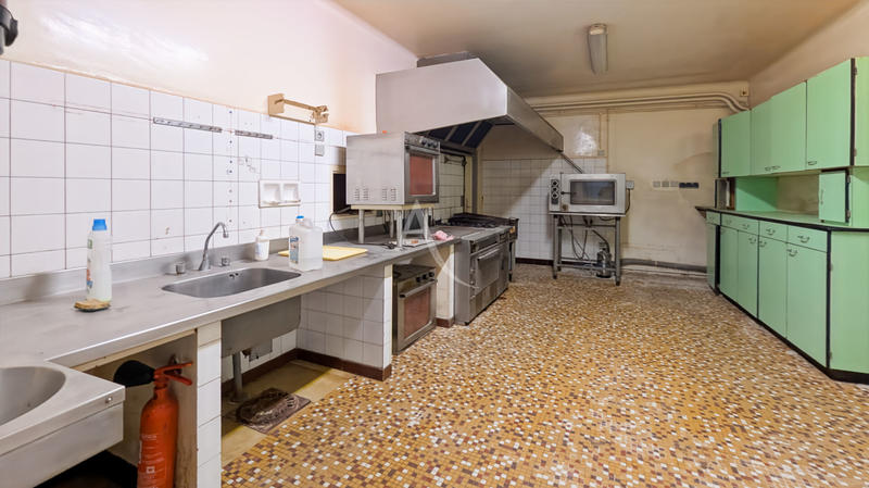 Maison - 380 m² - 15 pièces