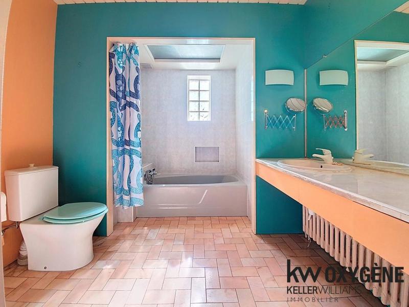 Maison - 223 m² - 9 pièces