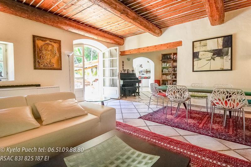 Maison - 282 m² - 10 pièces