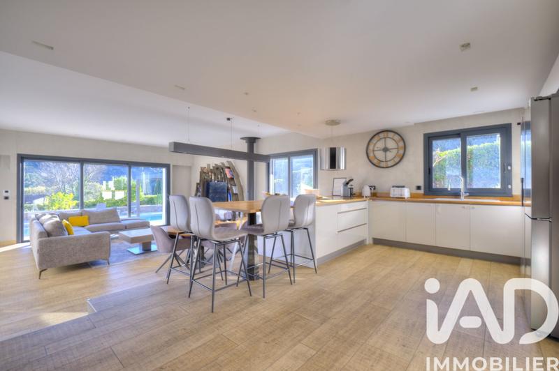 Maison de maîtres - 360 m² - 10 pièces