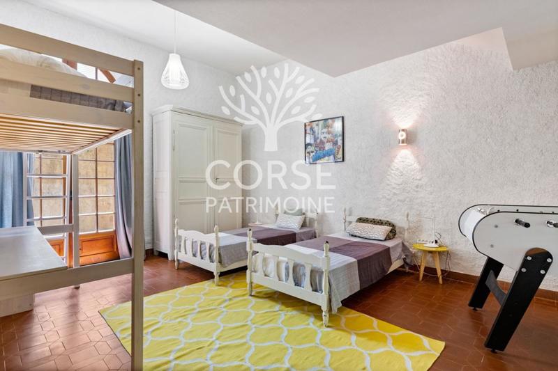 Villa - 206 m² - 6 pièces