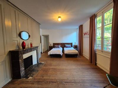 Maison - 330 m² - 11 pièces