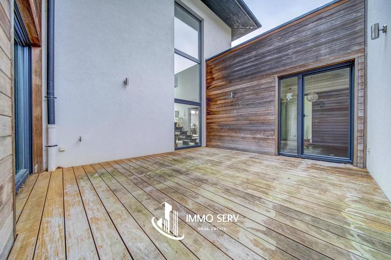 Maison - 229 m² - 7 pièces