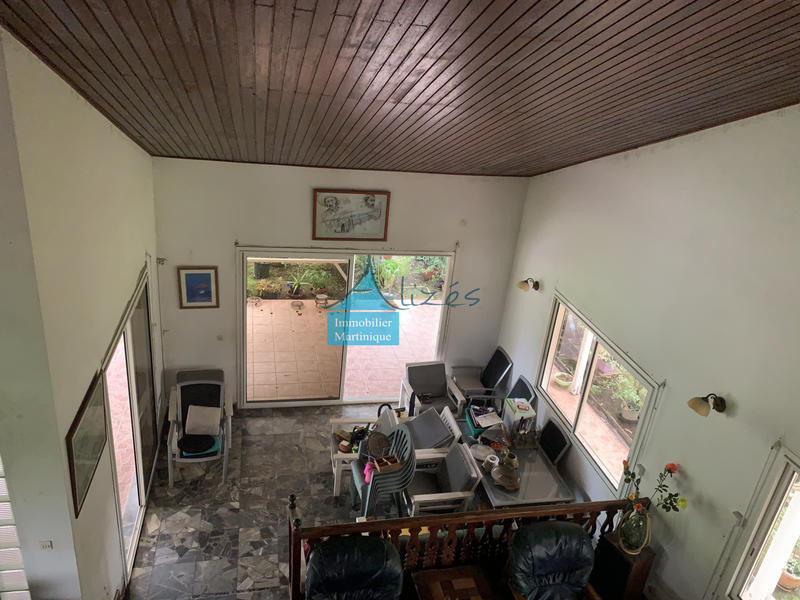 Maison - 230 m² - 6 pièces