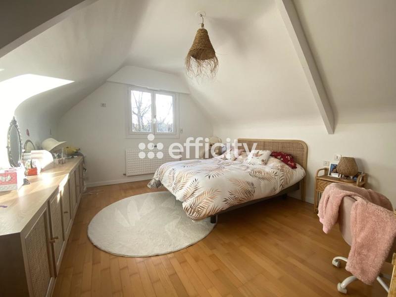 Maison - 180 m² - 8 pièces