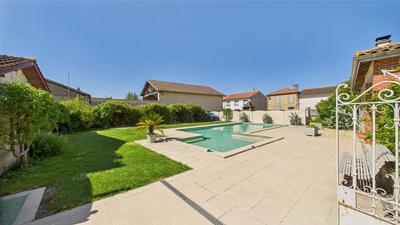 Maison de loisirs - 650 m² - 9 pièces