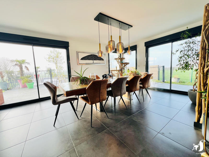 Maison - 255 m² - 7 pièces