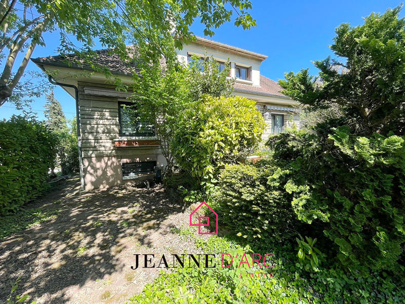 Maison - 219 m² - 7 pièces