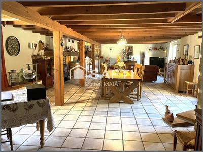 Maison - 232 m² - 6 pièces
