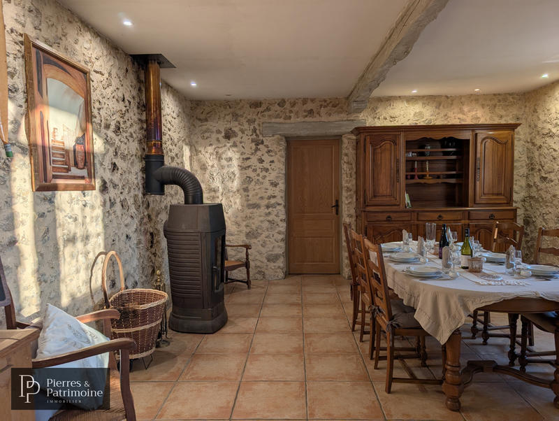 Propriété - 248 m² - 10 pièces