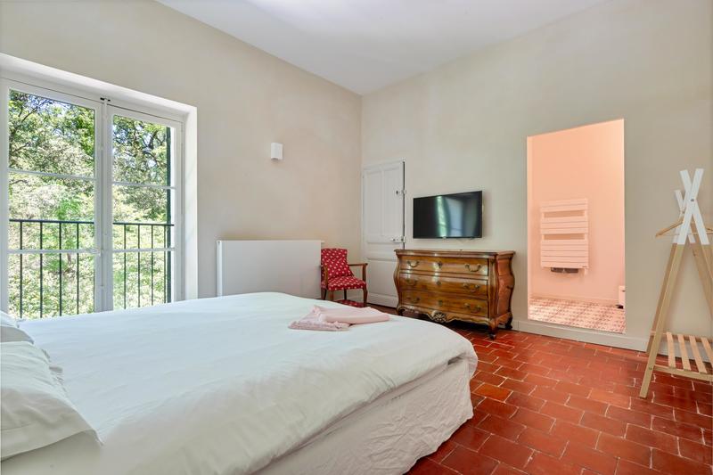 Maison - 330 m² - 8 pièces