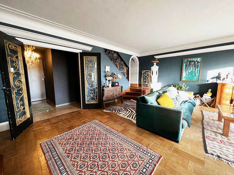 Maison - 305 m² - 13 pièces