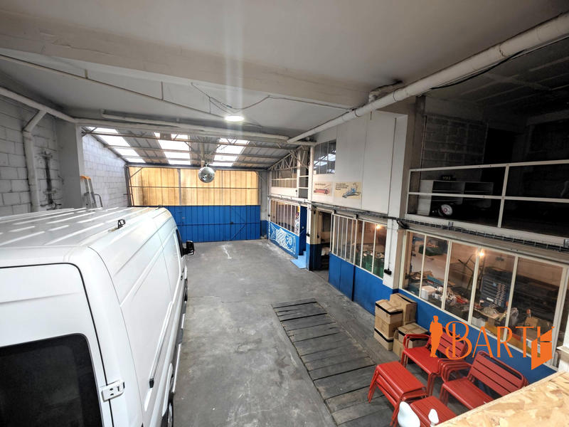 Maison - 325 m² - 4 pièces