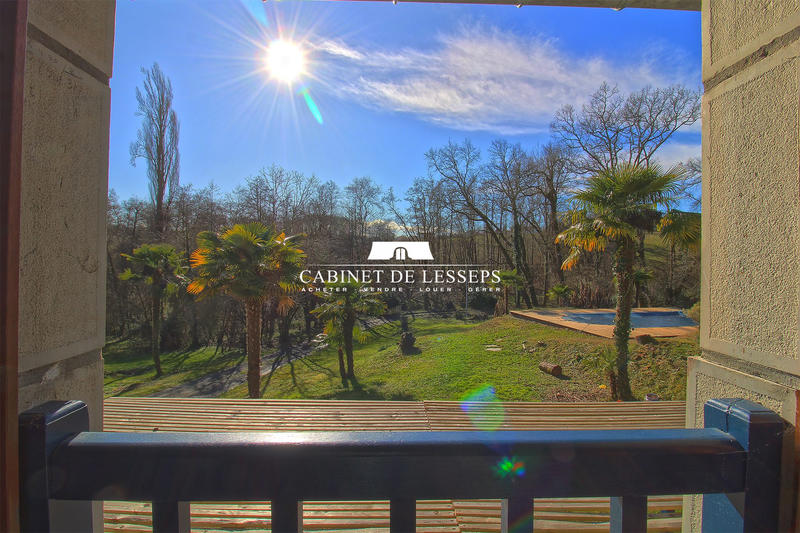 Maison - 238 m² - 7 pièces