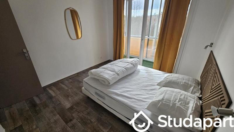 Chambre - 11 m² - 1 pièce