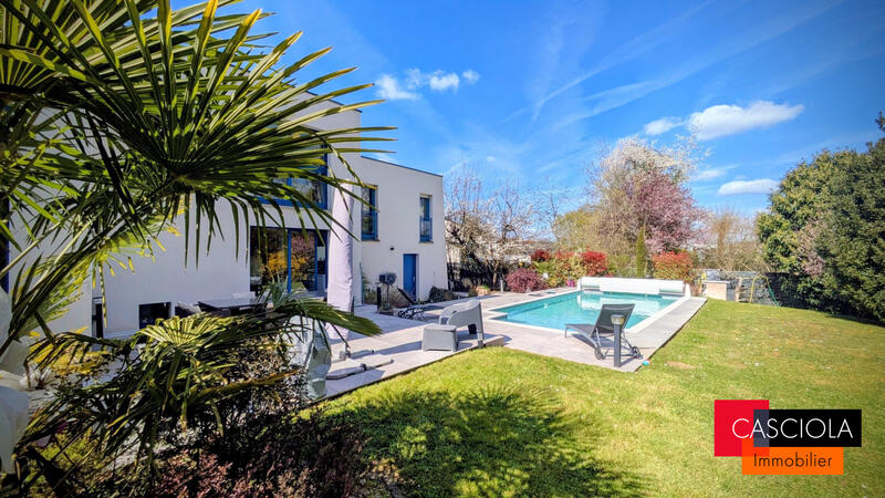 Maison - 185 m² - 8 pièces