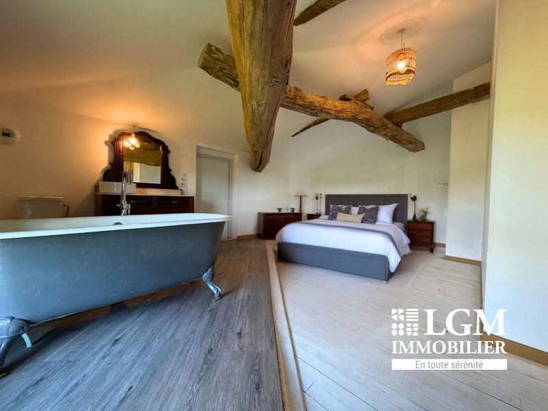 Maison - 242 m² - 5 pièces