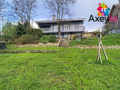 Maison - 303 m² - 10 pièces