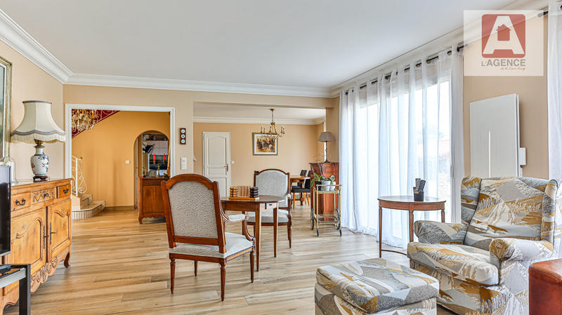 Maison - 180 m² - 7 pièces