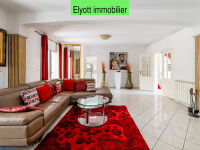 Maison - 232 m² - 12 pièces