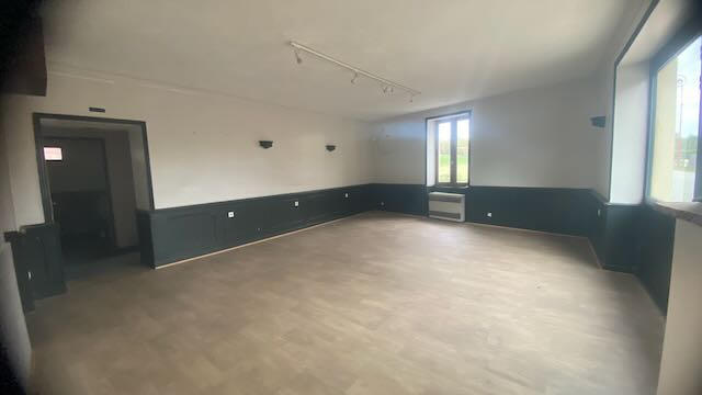 Local commercial - 150 m² - 4 pièces