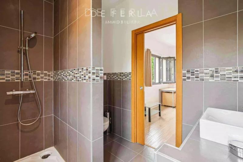 Propriété - 487 m² - 7 pièces