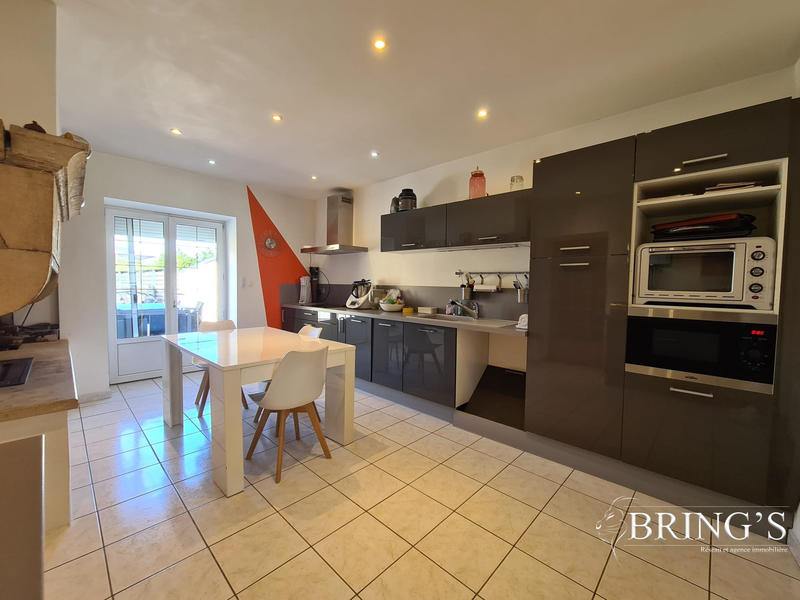 Maison - 202 m² - 8 pièces