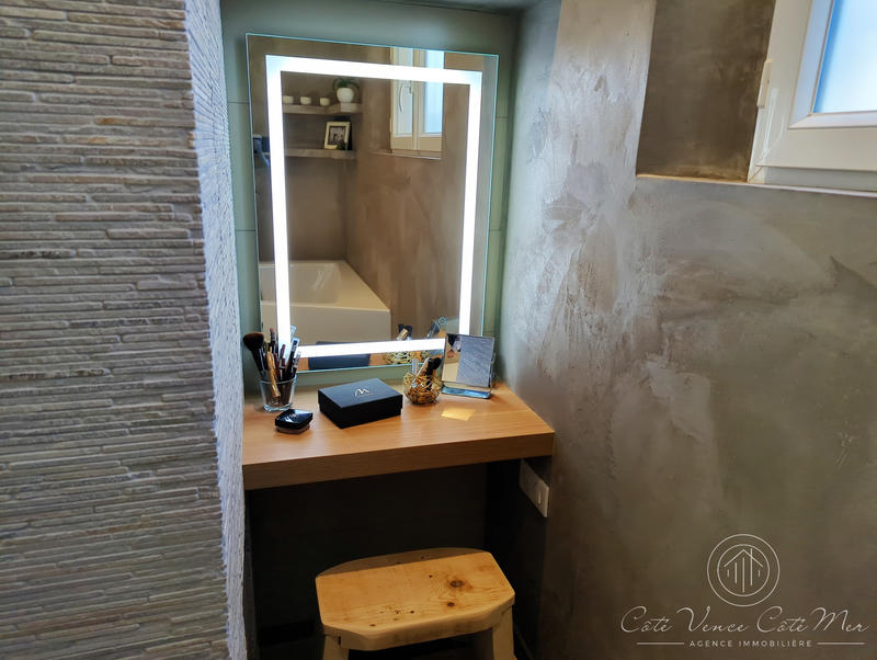 Maison - 234 m² - 8 pièces