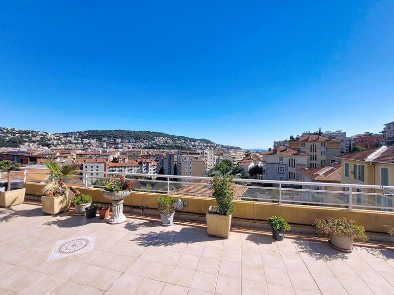 Duplex - 195 m² - 7 pièces