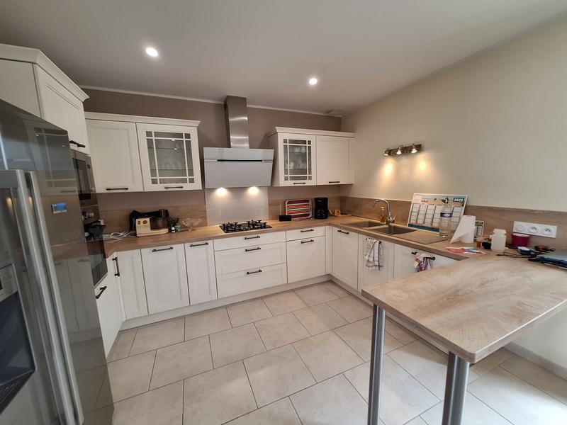 Maison traditionnelle - 241 m² - 7 pièces