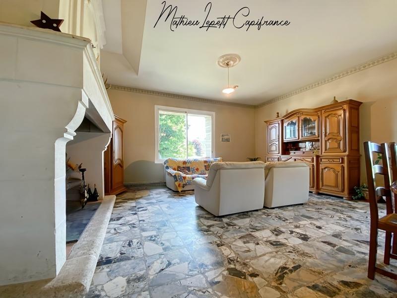 Maison - 270 m² - 9 pièces