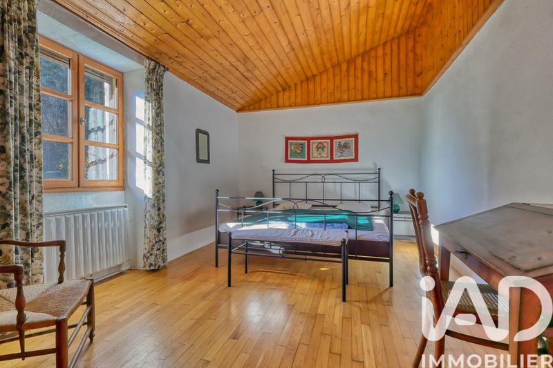 Maison - 215 m² - 6 pièces