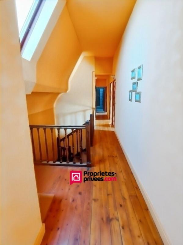 Maison - 216 m² - 9 pièces