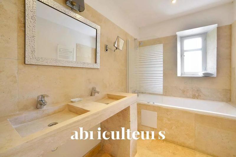 Château - 1 000 m² - 16 pièces