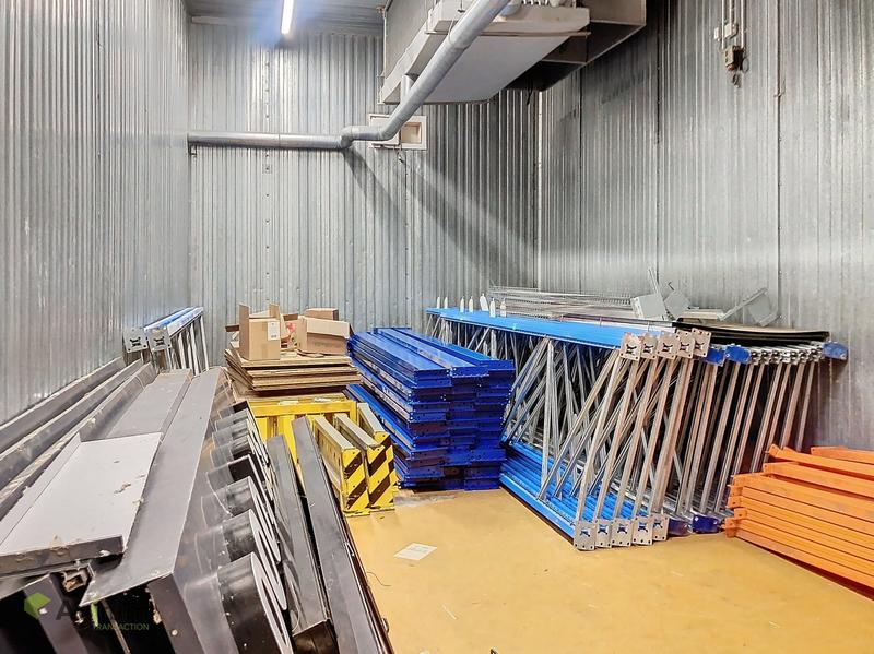 Entrepôt - 1 048 m²