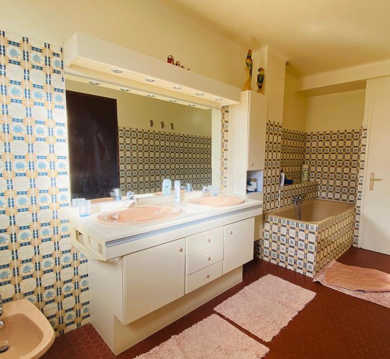 Maison traditionnelle - 200 m² - 5 pièces