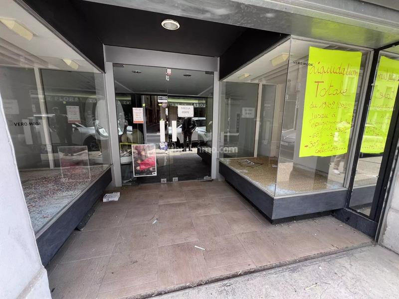 Magasins - 155 m² - 3 pièces