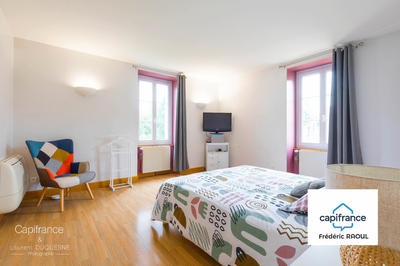 Maison - 240 m² - 8 pièces