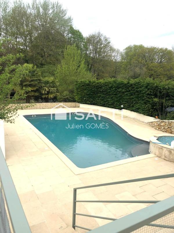 Maison - 298 m² - 12 pièces