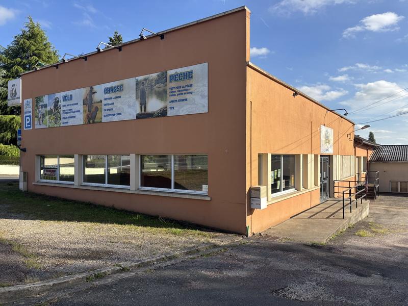 Local commercial - 2 174 m²