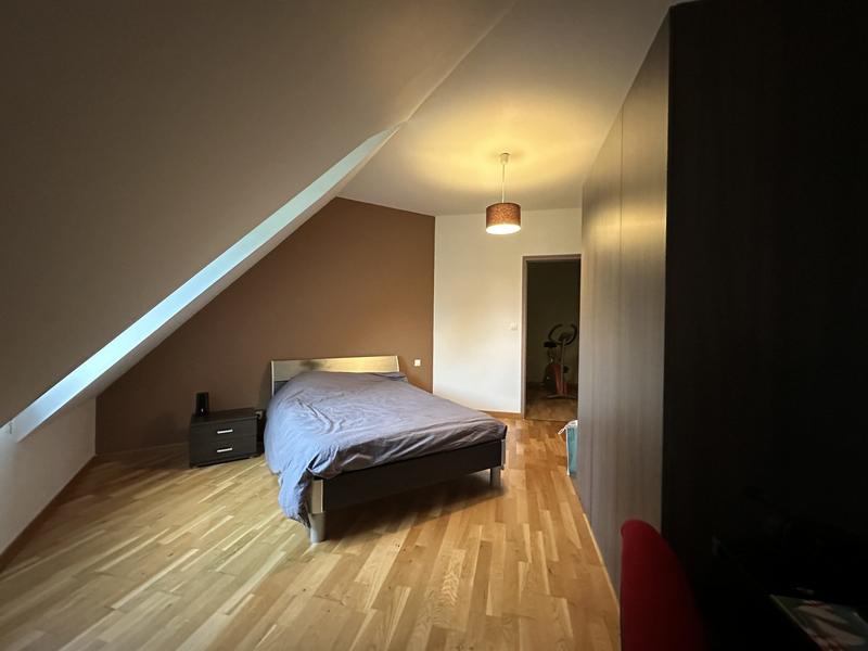 Maison - 213 m² - 8 pièces